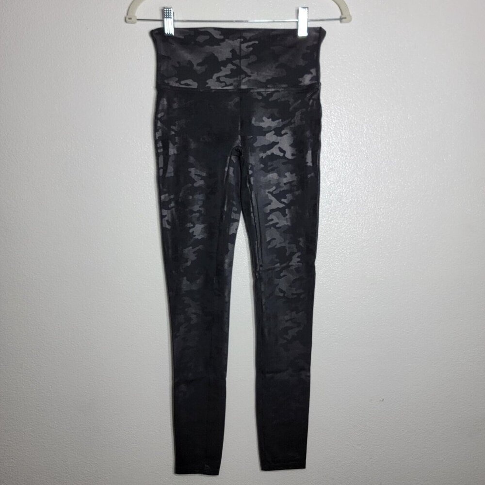 Spanx Black Camo Faux Leather Leggings Size Medium High Rise Compression